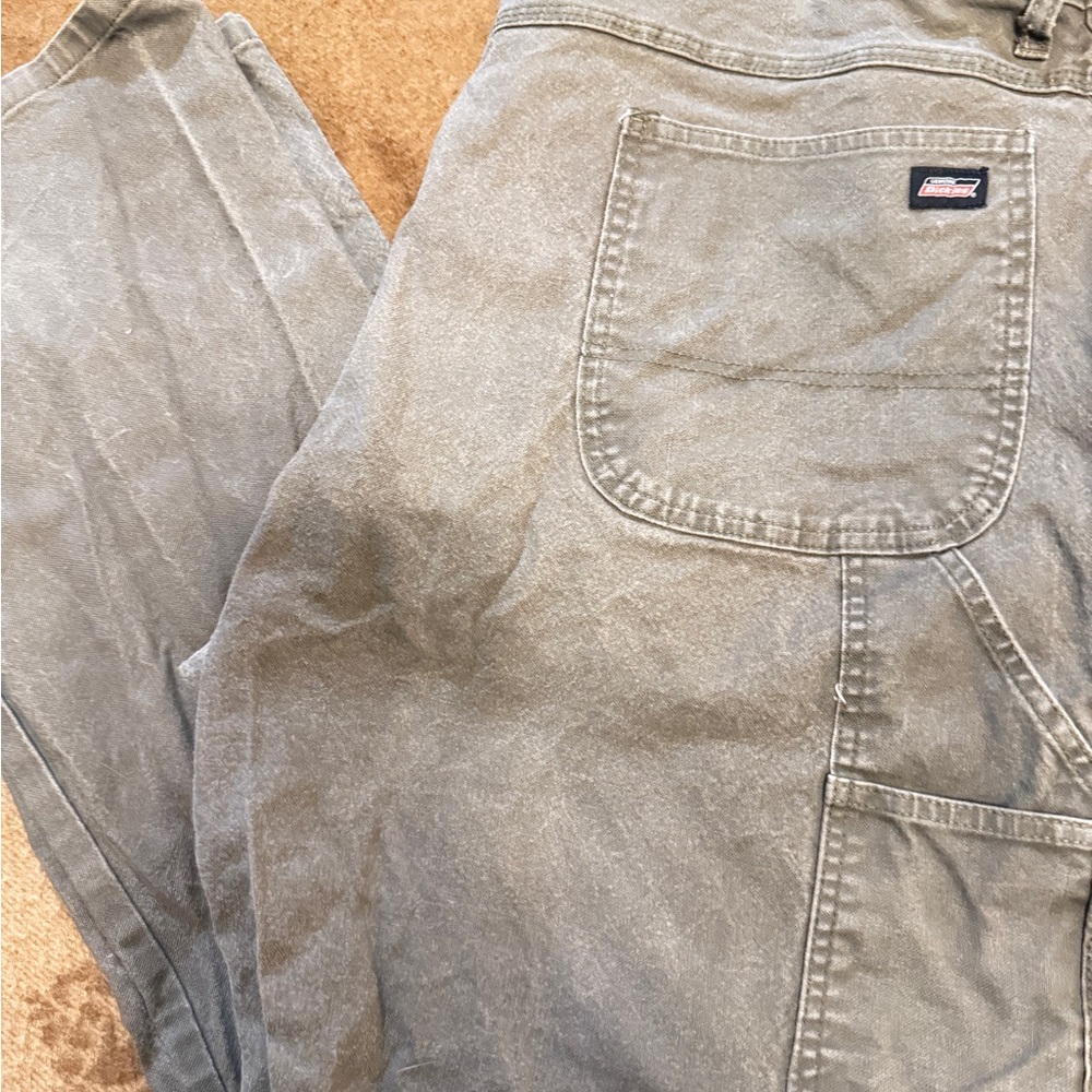 Dickies Men's 44x32 relaxed fit Gray Cargo Pants light use no stains